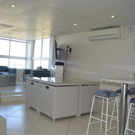 Accommodation Front - Classy 4 Sleeper With Ocean Views Durban Eksteriør bilde